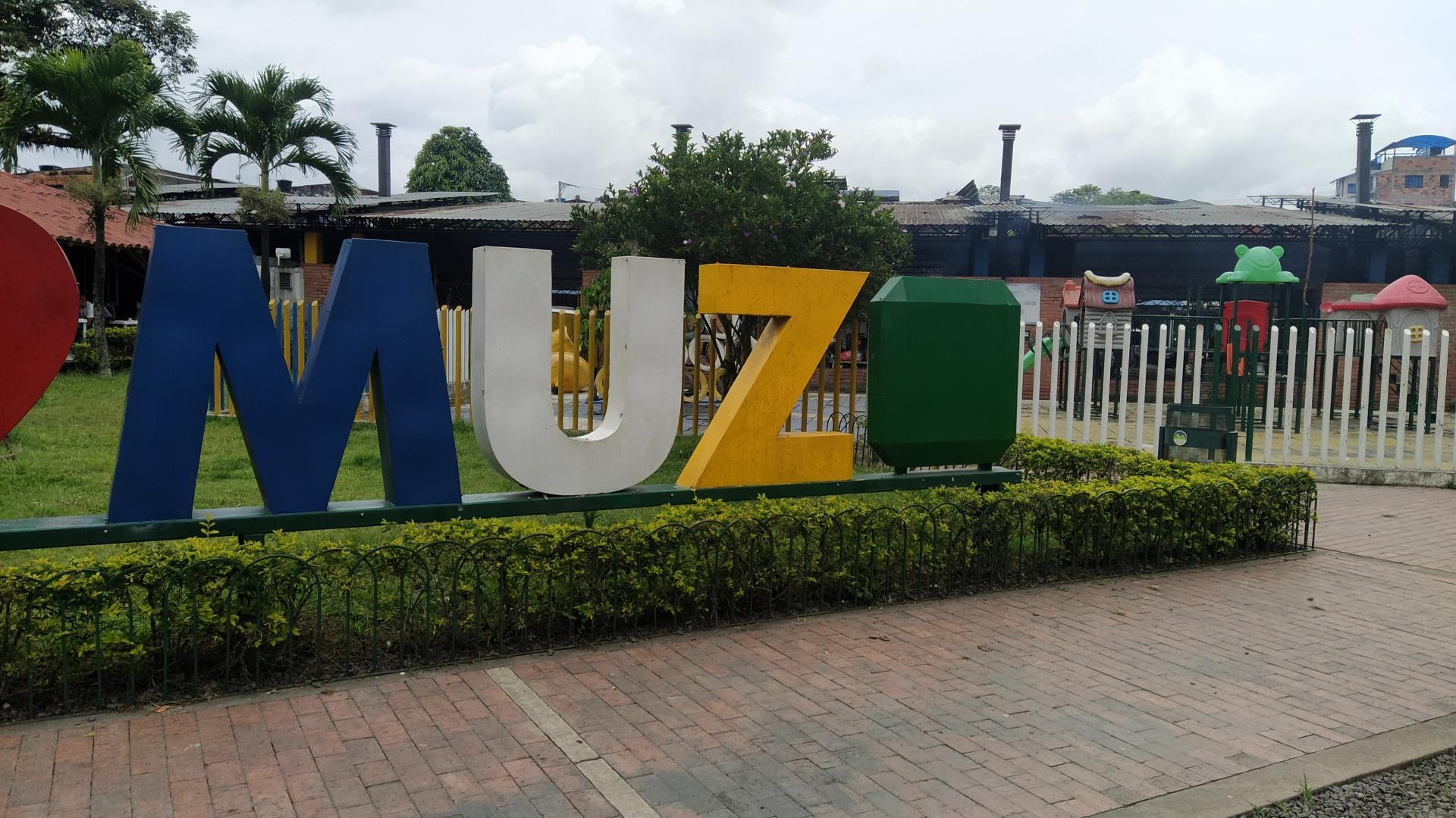Gobernación de Boyacá anuncia acciones para atender crisis en colegio, hospital y vías de Muzo